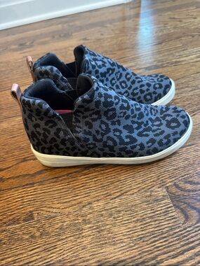 Women’s Leopard Slip-On Sneakers - Charcoal Gray